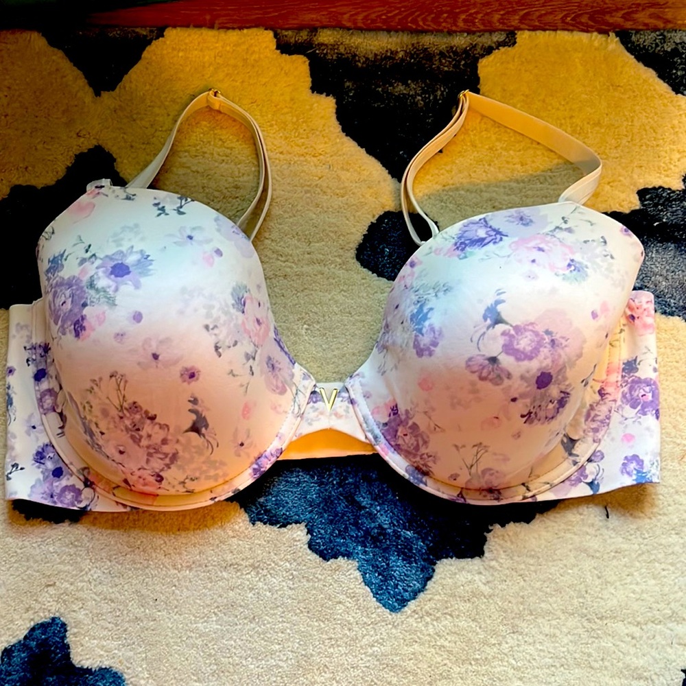 Victoria Secret Bra 38DD NEW